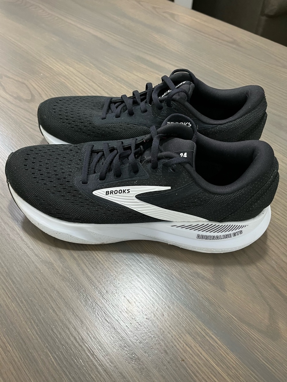 Brooks Adrenaline (READ DESCRIPTION)